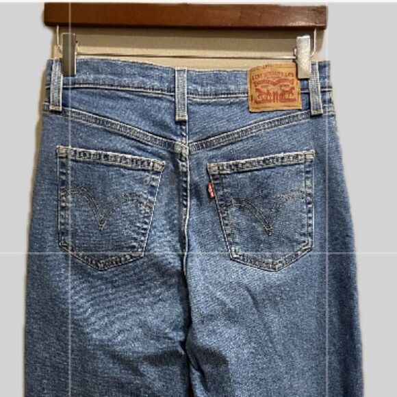 Levi’s High Waisted Mom Jean 
Blue Distressed Denim Jeans 28 - Picture 4 of 9